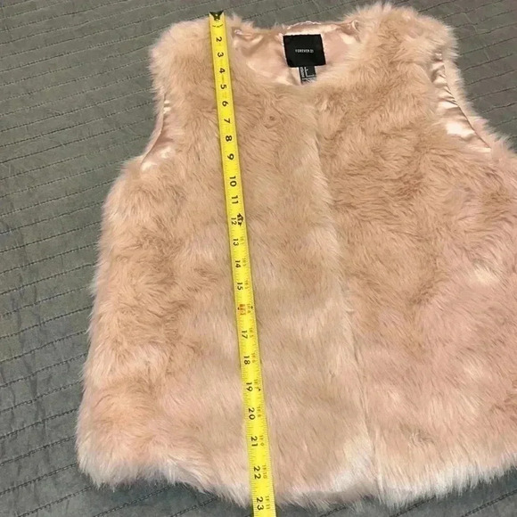 Forever 21Adorable, faux fur vest Size Small - Picture 6 of 6